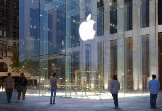 how to build brand loyalty Apple store